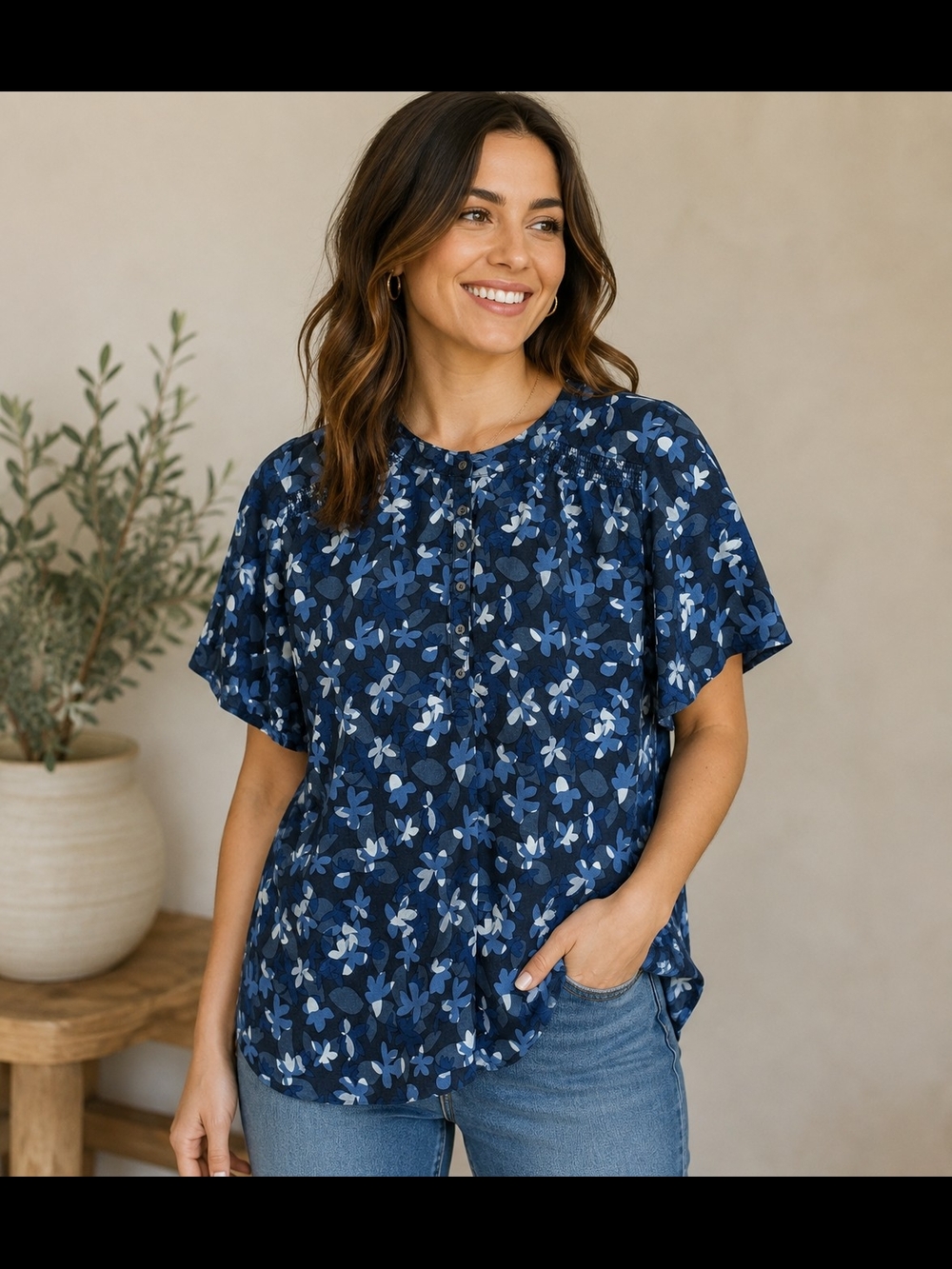 5/$25 Hudson North Blue Floral Short Sleeve Linen Blend Blouse